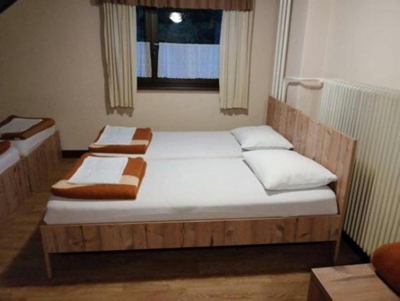 Planinski Dom Gore Aparthotel Dol pri Hrastniku Exterior foto